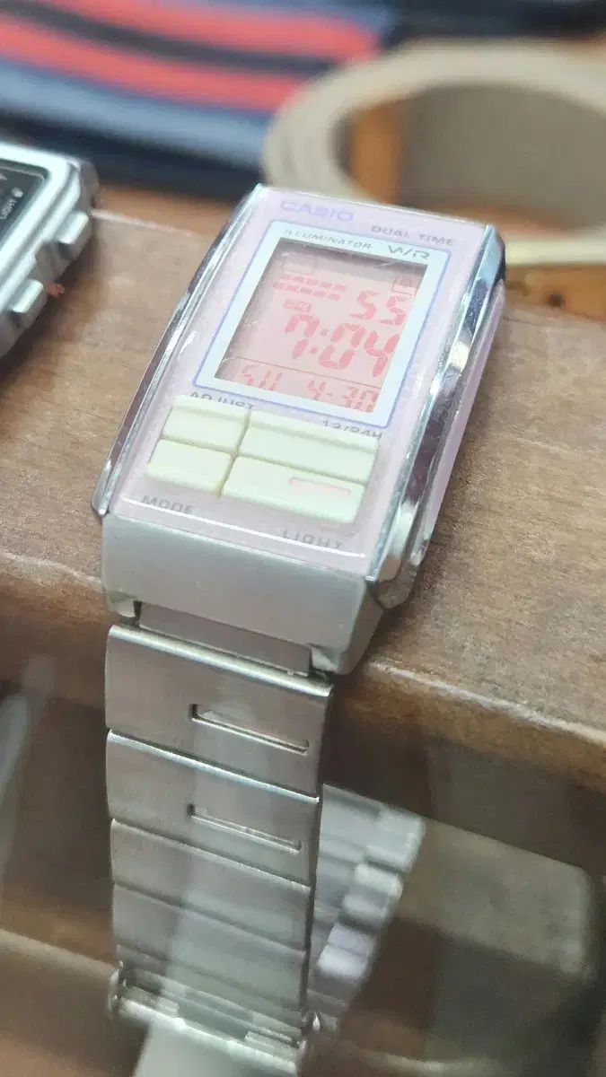 CASIO カシオ 퓨처 리스트 LA-201W-4A3