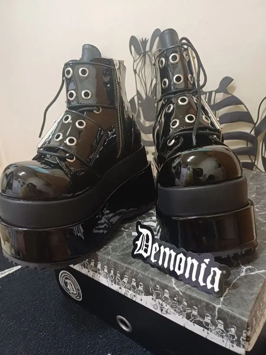 DEMONIA 新品 ニュ―ロック