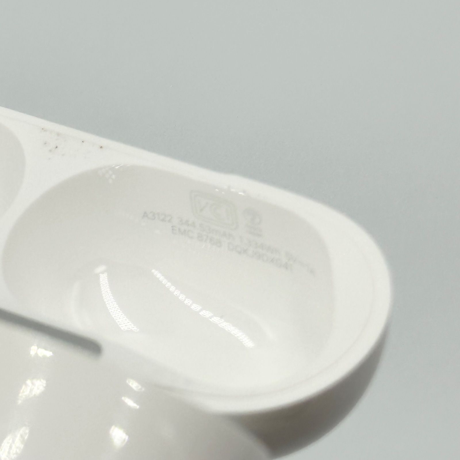 Apple AirPods Pro 第3世代 充電ケースのみ A3122 正規品【24時間以内 
