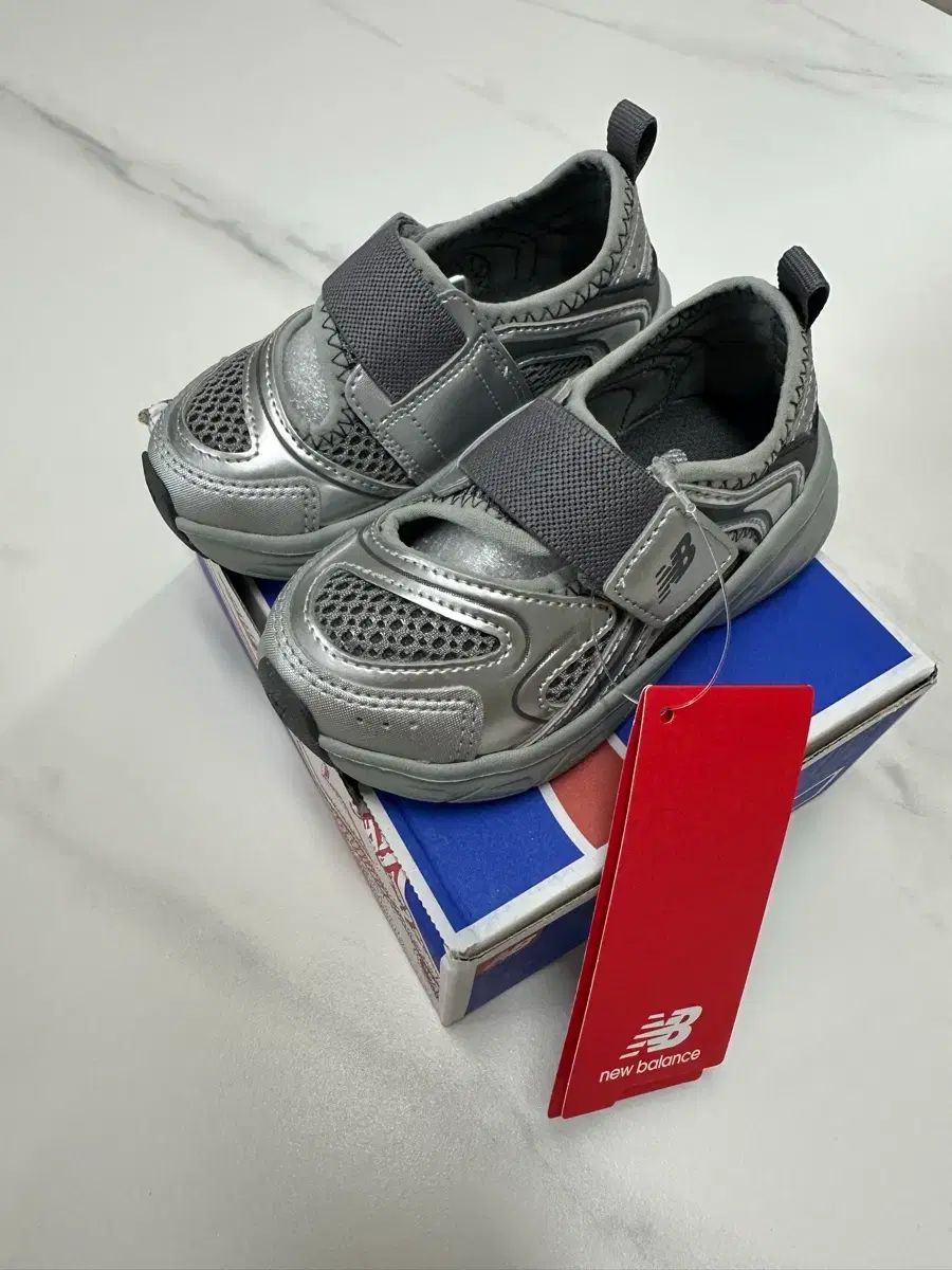 ニューバランス フリー X サンダル リーフレックス シルバー