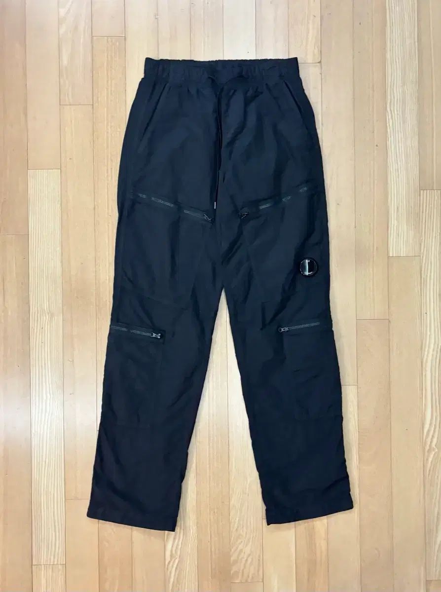 C.P. COMPANY シーピーカンパニー ルーズフィット ナイロン カーゴ パンツ
