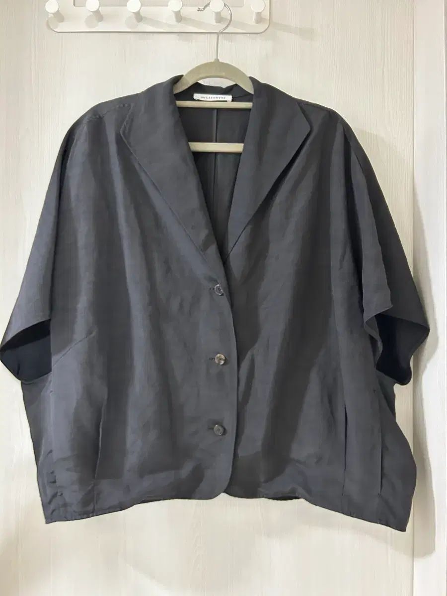 the CASHMERE リネン ブレンド グロシー ジャケット 66