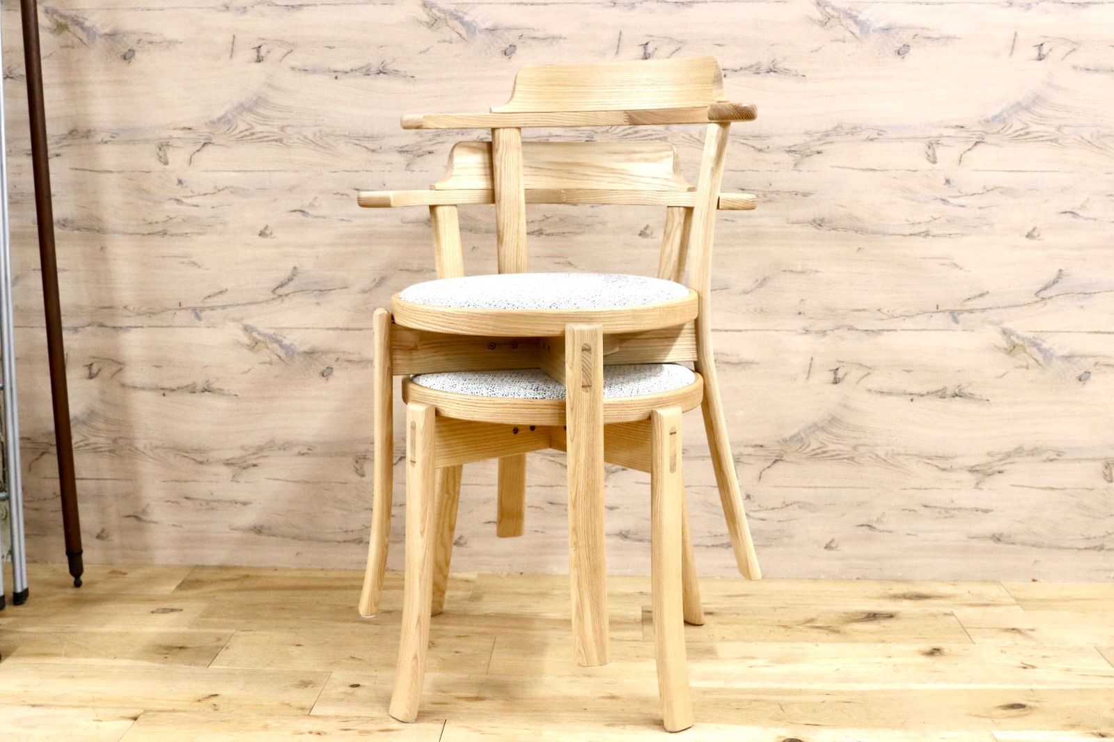 GMJK129C○CondeHouse / カンディハウス RUNT OM ルントオム スチウレ・エング タモ材 ダイニングチェア 2脚セット 定価約12.5万 展示品
