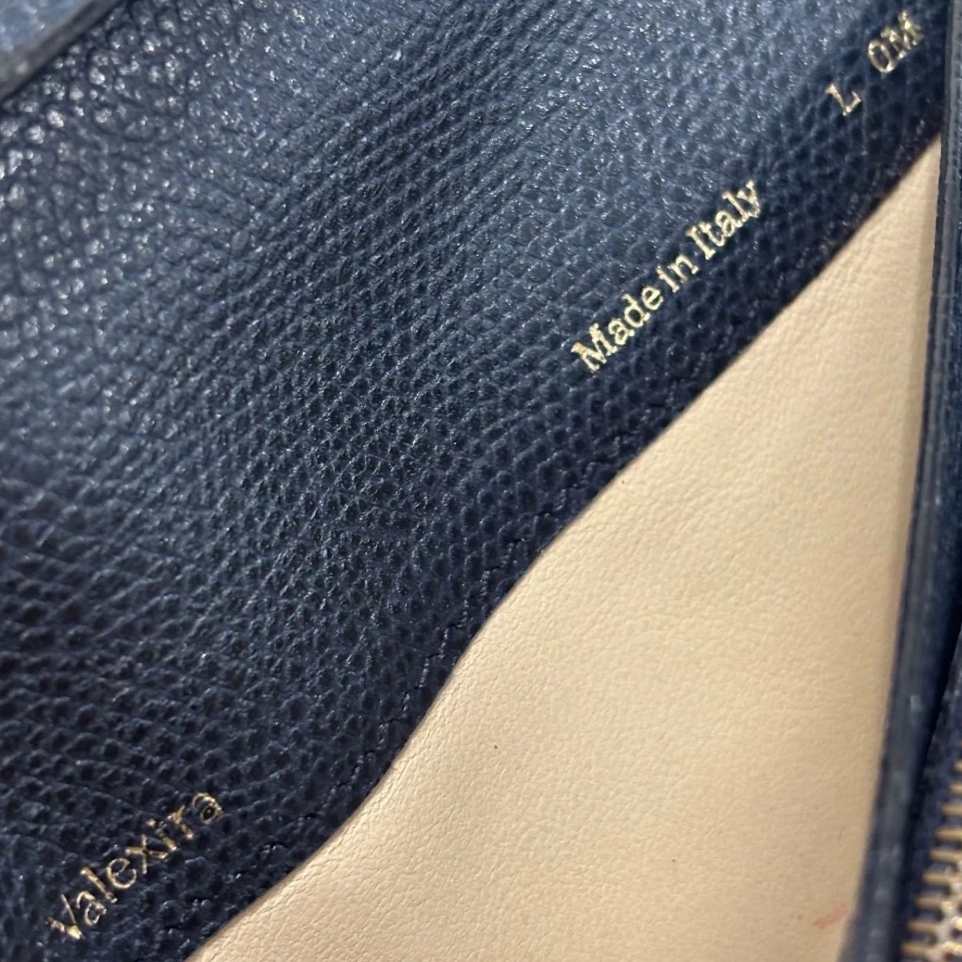 美品✨Valextra ヴァレクストラ 長財布 二つ折りコインケースあり無地レザー ネイビー イタリア製