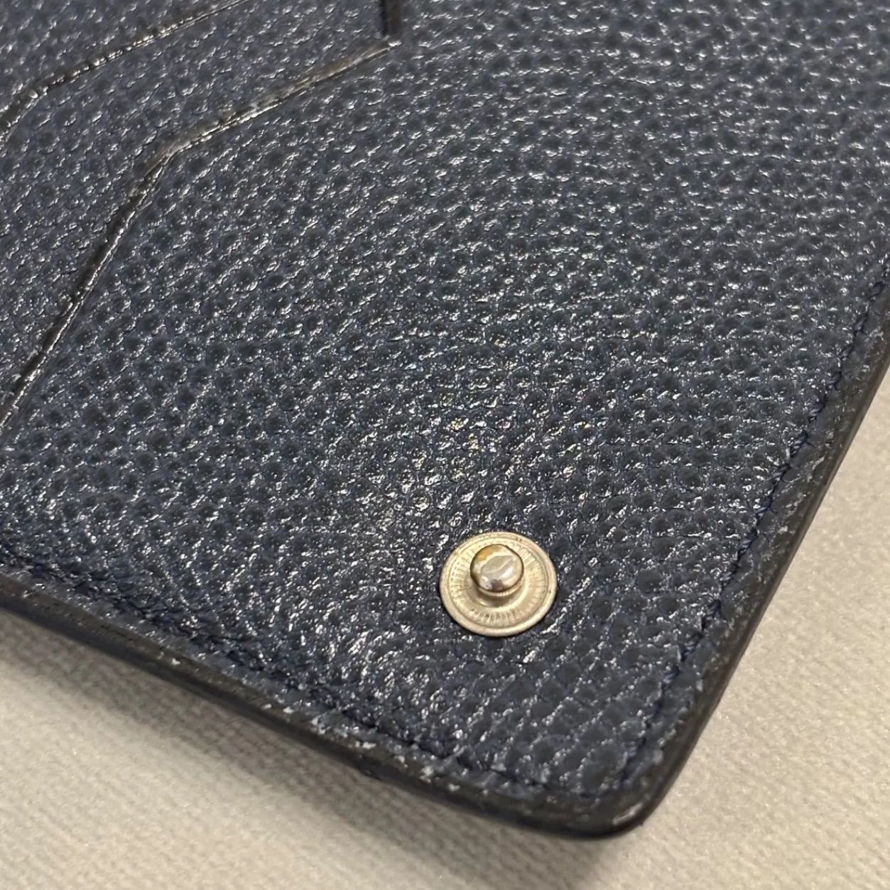 美品✨Valextra ヴァレクストラ 長財布 二つ折りコインケースあり無地レザー ネイビー イタリア製