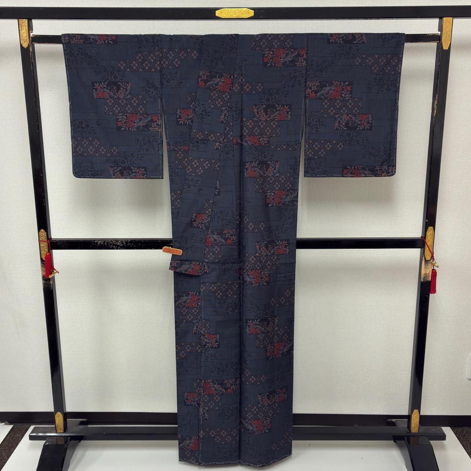 本場大島紬 正絹 泥藍染め 美しい花唐草 袷 着物 MK-9394 - メルカリ