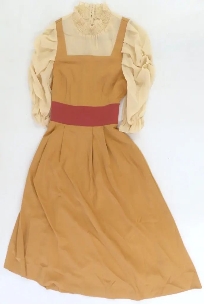 【中古】ワンピース 神田沙也加 コトコト聴こえるワンピース ベージュ Mサイズ 「Maison de FLEUR Petite Robe canone」