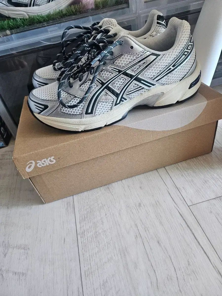 KITH x アシックス ゲル1130