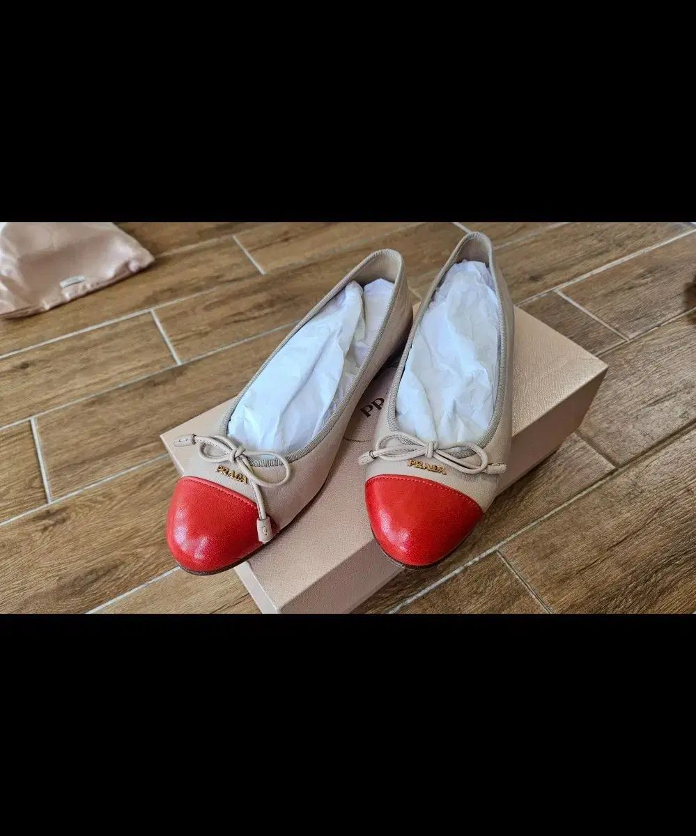 PRADA プラダ ツートン ベージュ レッド バイカラー リボンフラットシューズ 新品 出品
