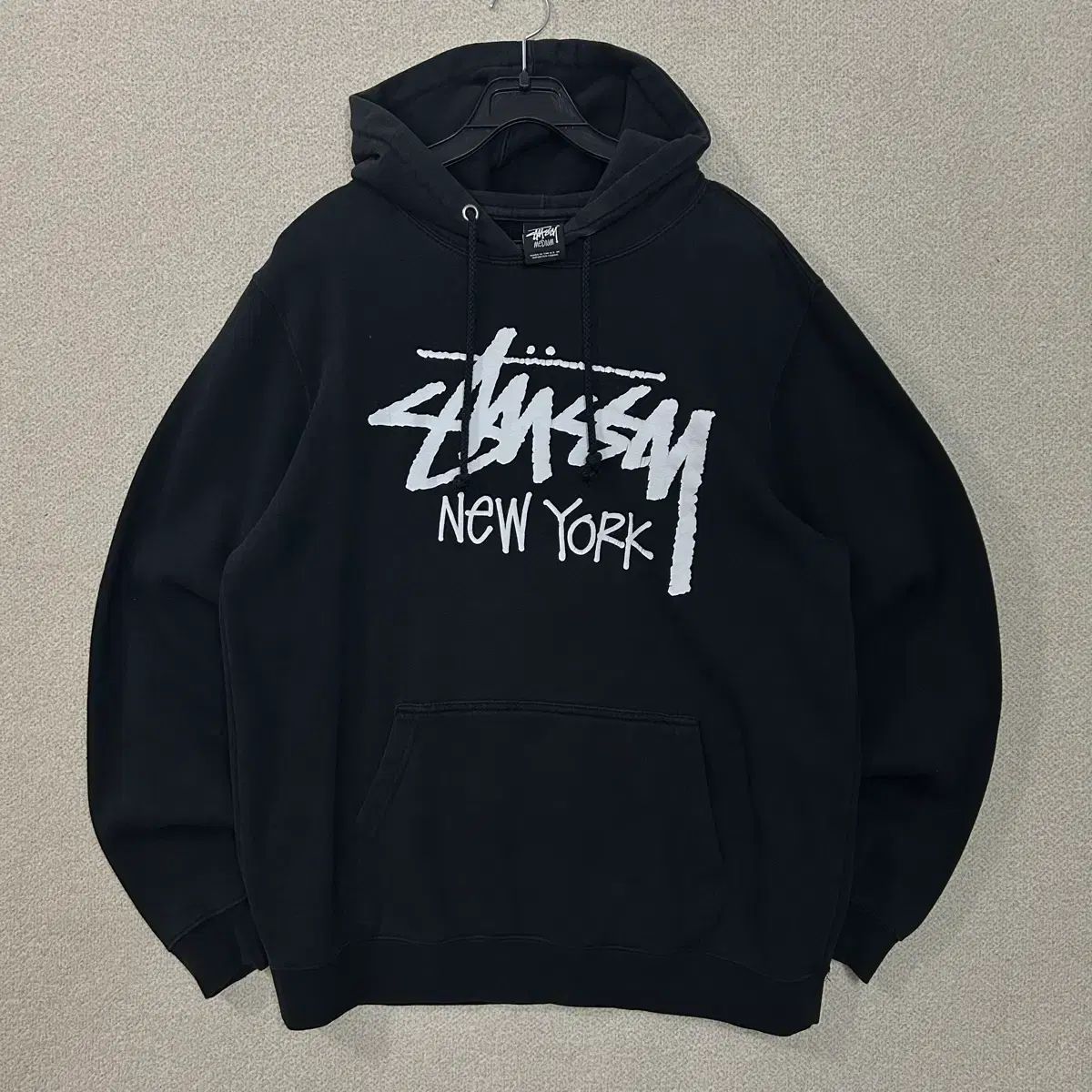 (M) STUSSY NEW YORK ビックロゴ フードTシャツ
