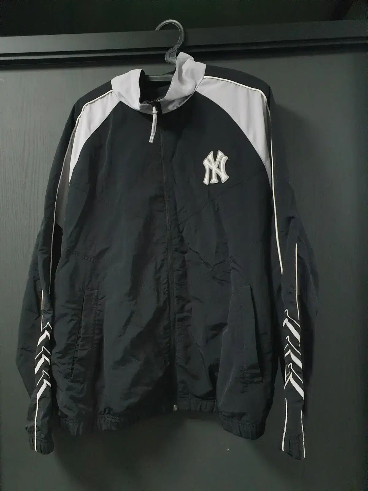MLB NEW YORK ヤンキース シンボル バイカラー ウィンドブレーカー ジャケット 105 サイズ 出品
