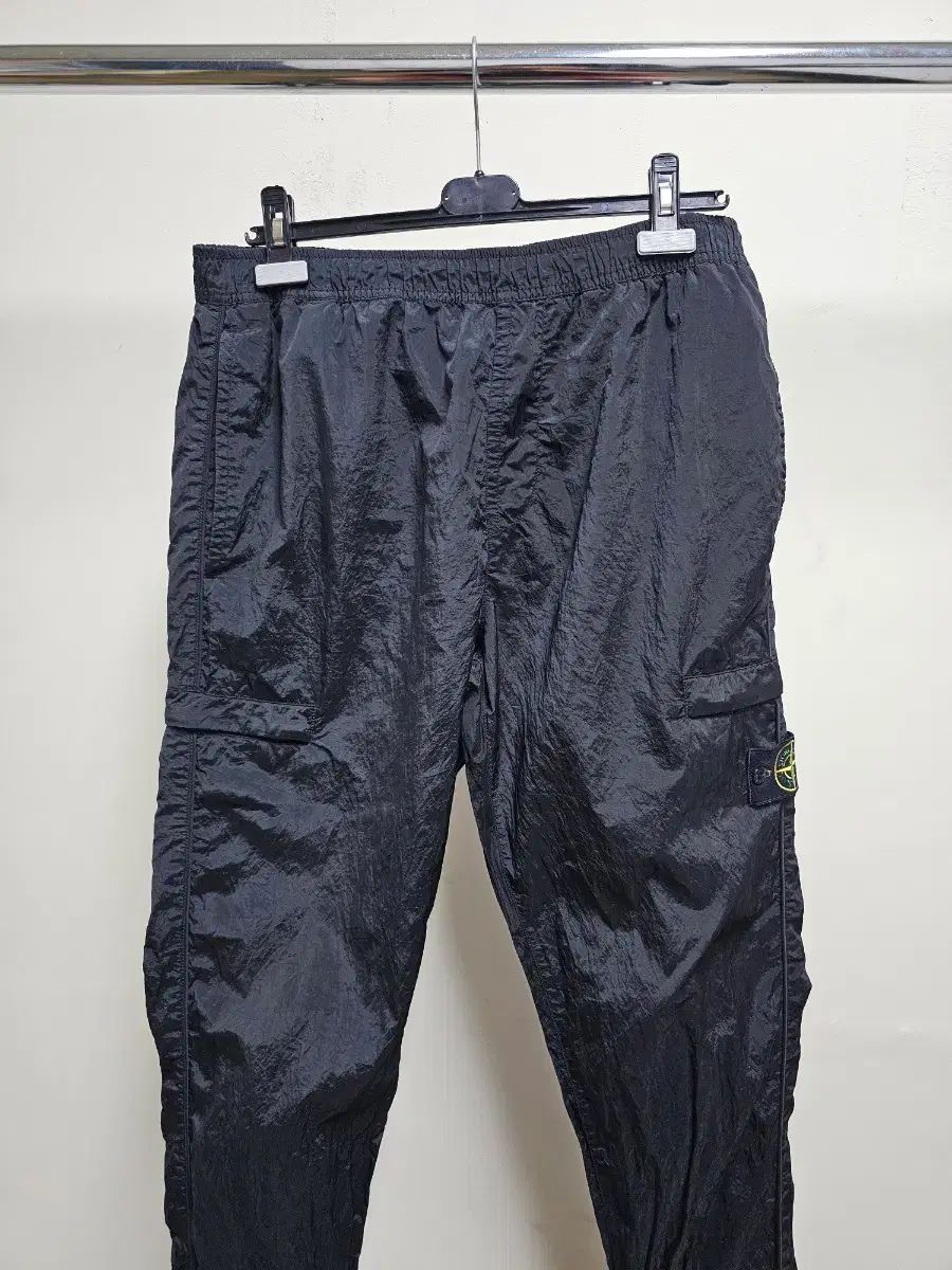 STONE ISLAND ストーンアイランド ナイロンメタル ジョガー パンツ