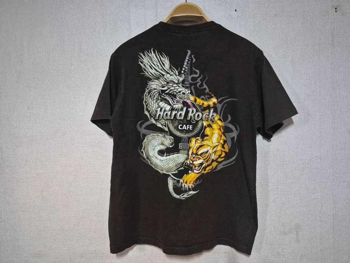 ハードロックカフェ Dragon Diffusion ドラゴンディフュージョン タイガー 半袖 Tシャツ (95)