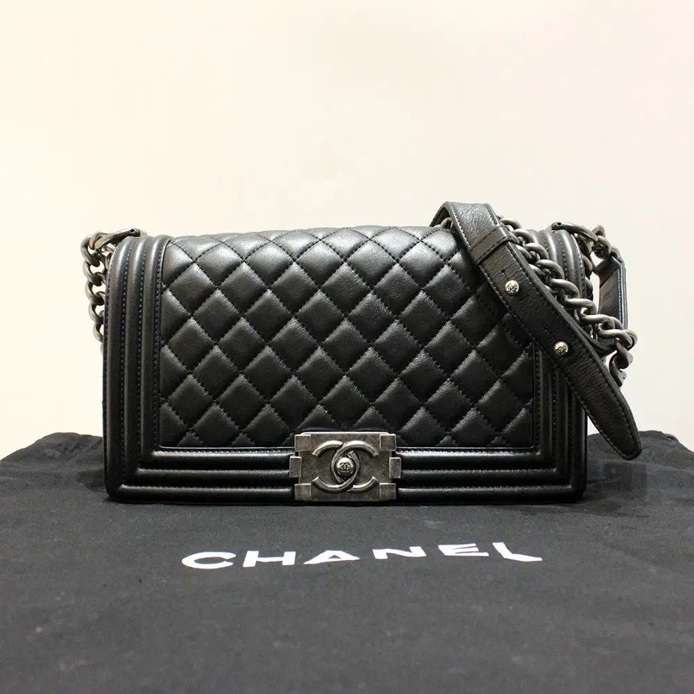 ブランドダオールドンネ CHANEL シャネル ラムスキン BOY ボーイシャネル ボーイバッグ ミディアム ショルダーバッグ 19番台 A67086