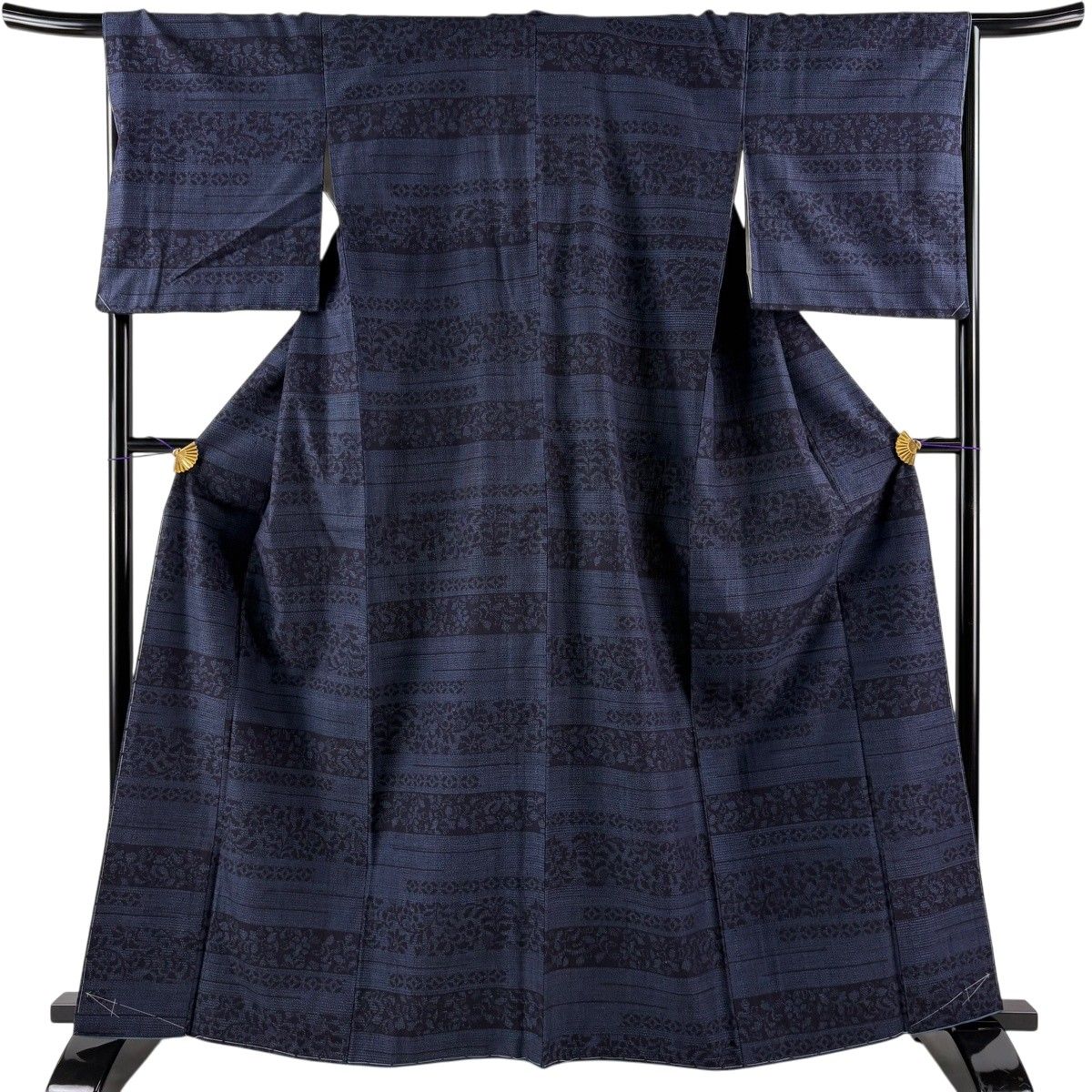 【美品】 結城紬 身丈163.5cm 裄丈67cm M 袷 奥順 はたおり娘 証紙 草花 段縞 紺色 正絹 逸品 【中古】