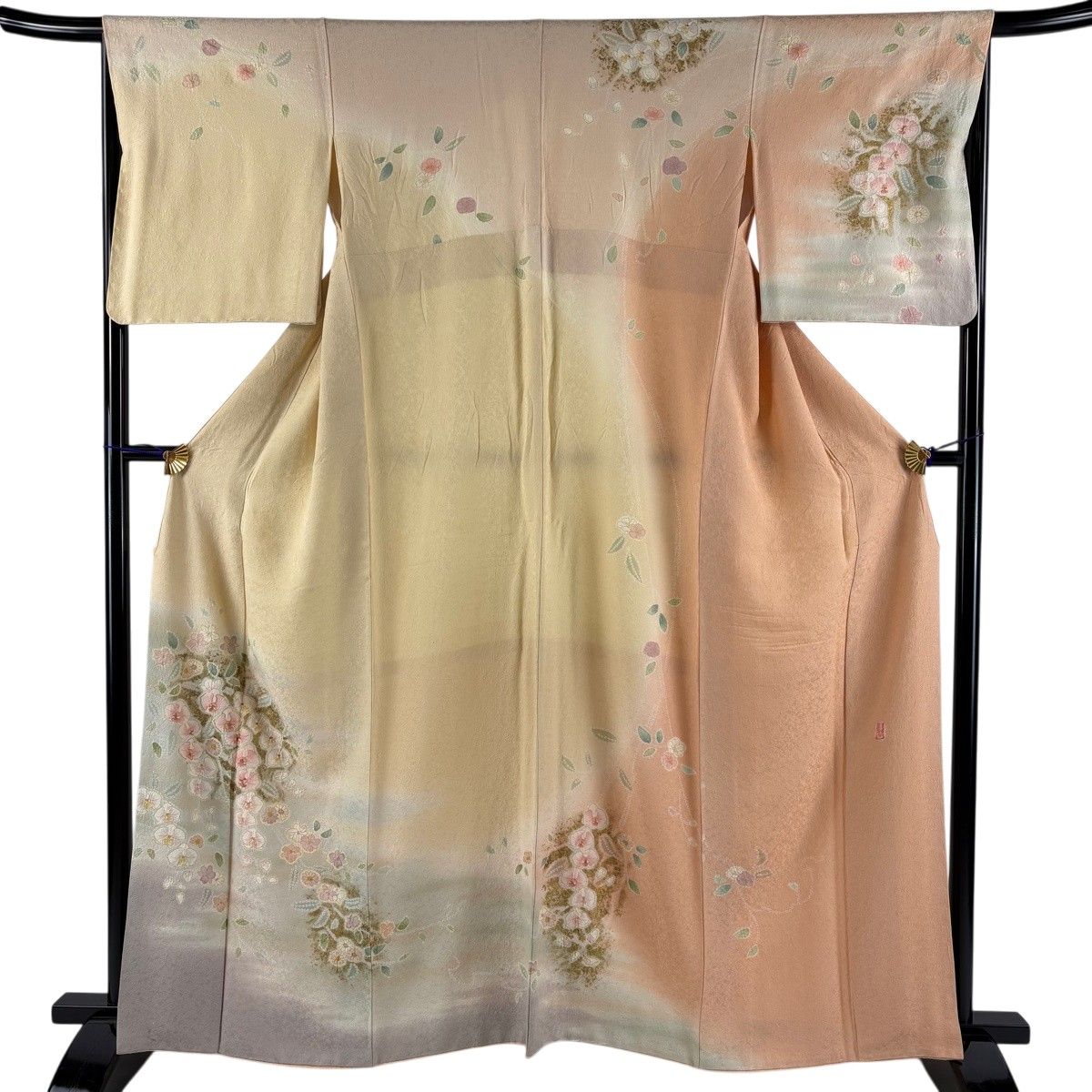 訪問着 身丈161.5cm 裄丈66.5cm M 袷 落款 草花 霞 金彩 ぼかし 薄オレンジ 正絹 秀品 【中古】