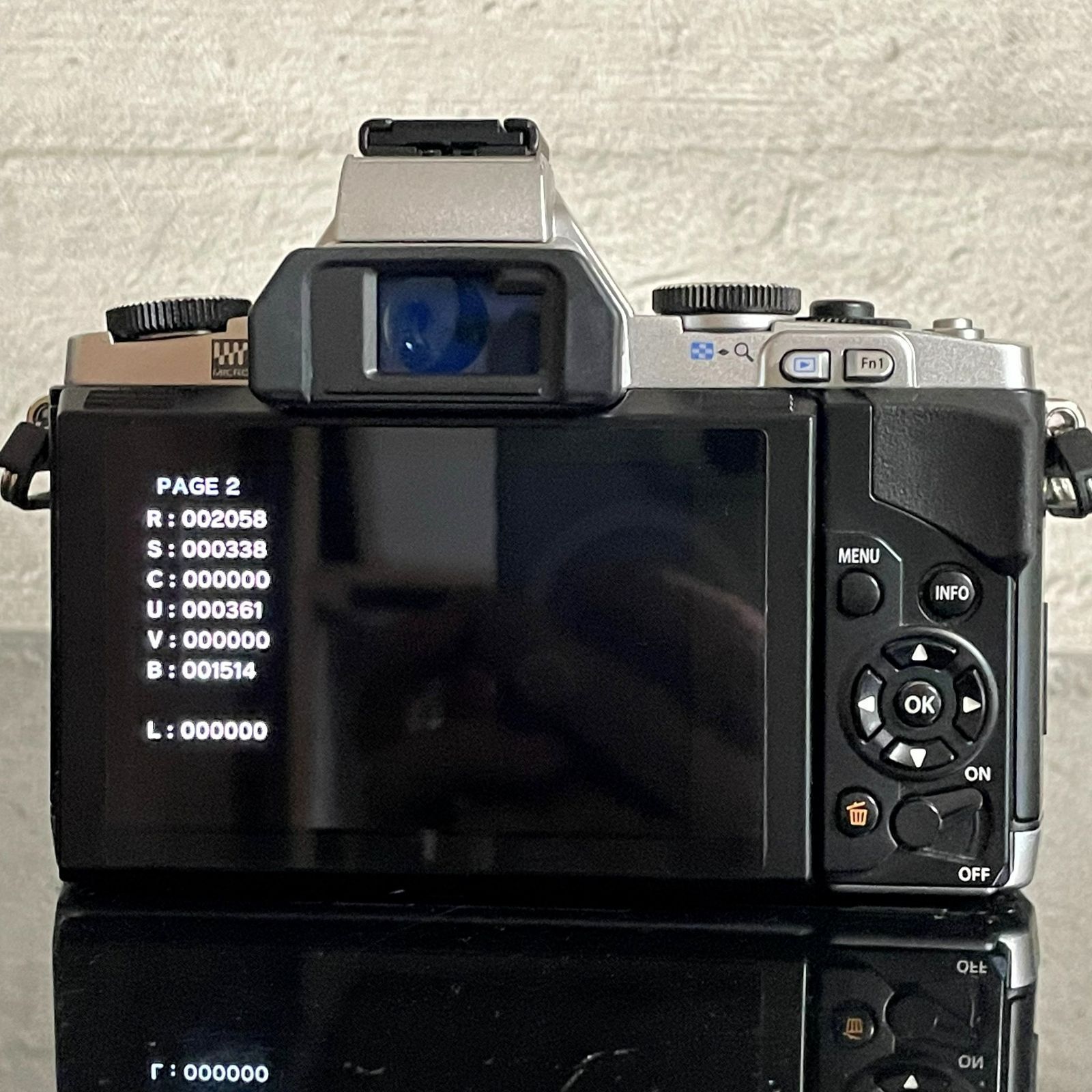 E01[7582A]15 オリンパス OLYMPUS OM-D E-M5 ボディ シルバー