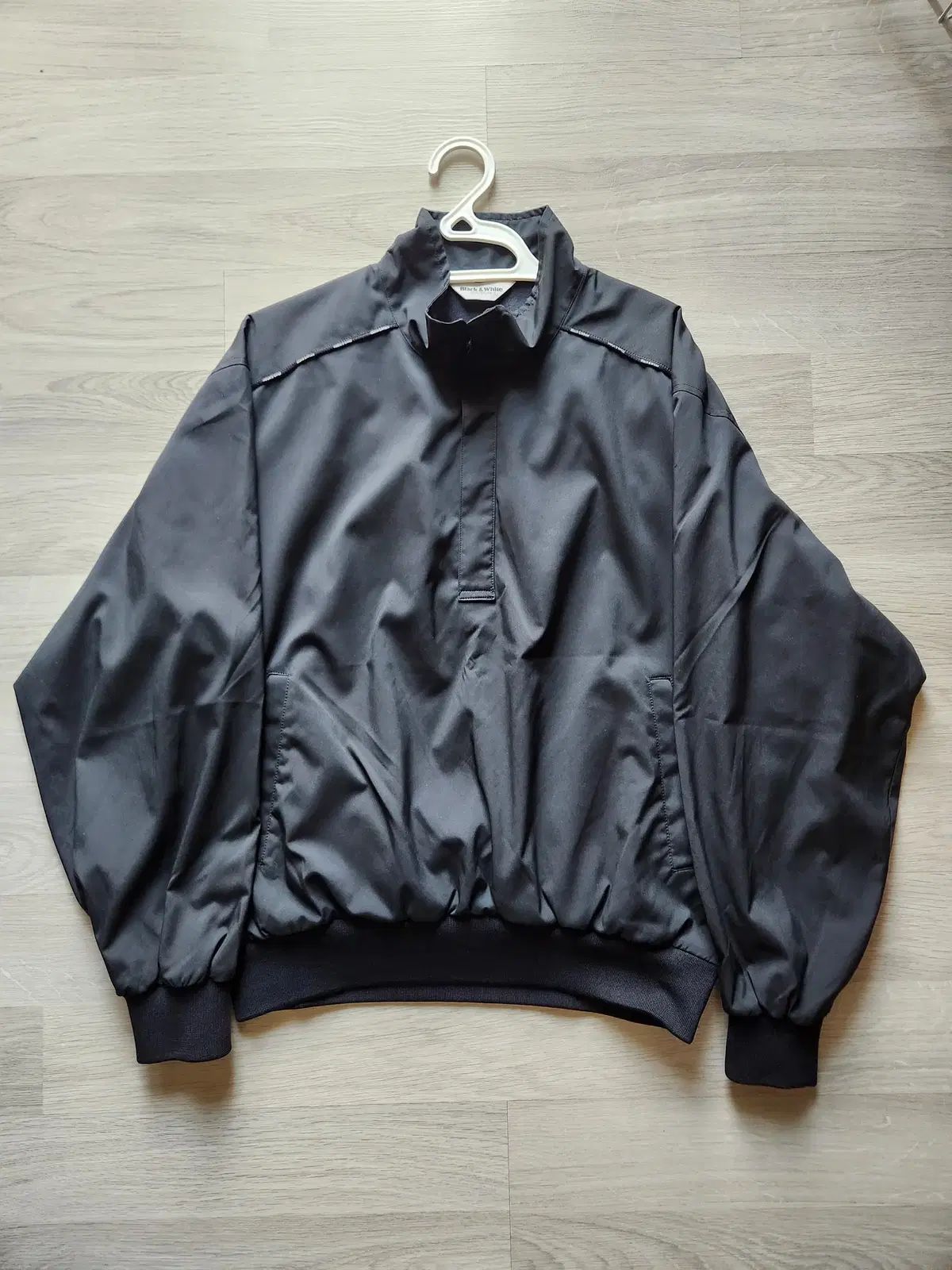 L ブラック＆ホワイト スポーツウェア Anorak（アノラック）