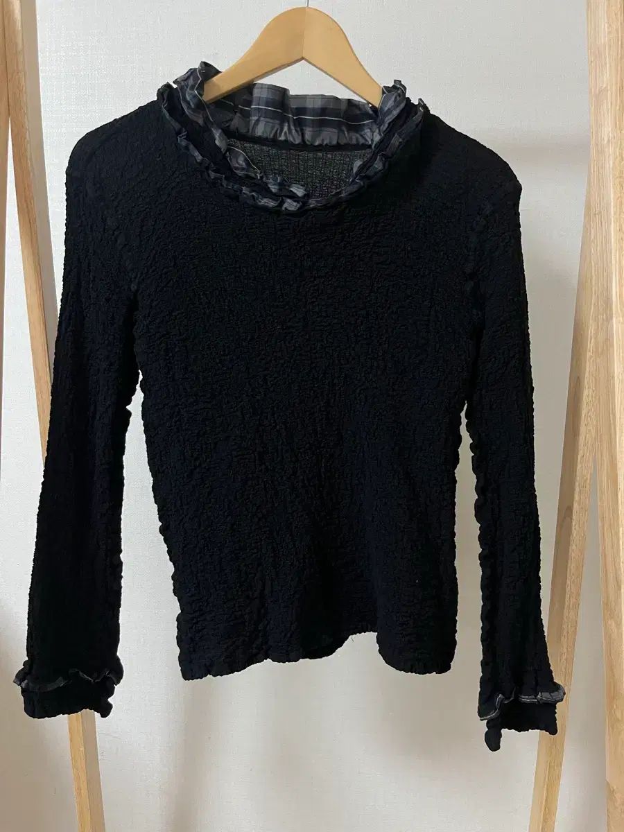 ISSEY MIYAKE イッセイミヤケ ミ ブラック 텍스처 フリル Tシャツ 正規品
