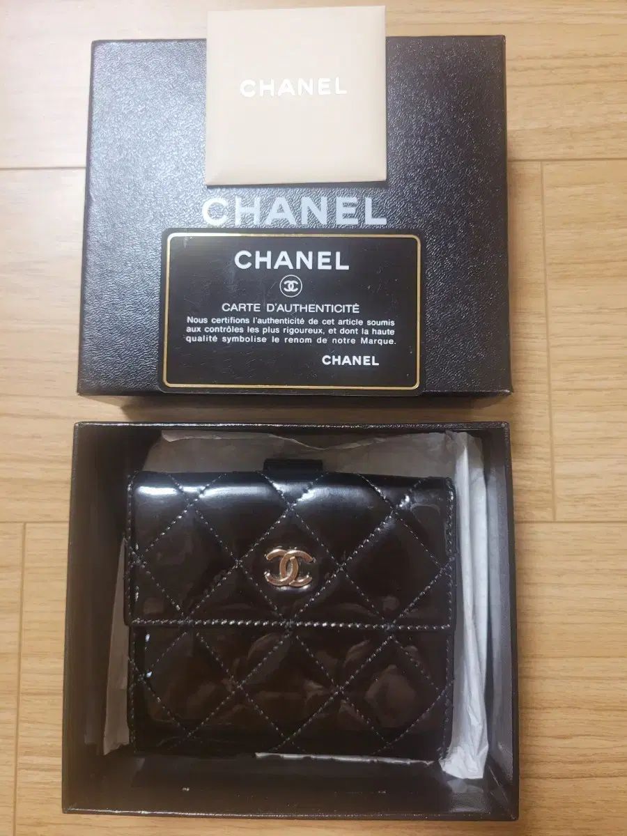 正規品 CHANEL シャネル 財布 コインパール スナップボタン エナメル CCロゴ 二つ折り財布