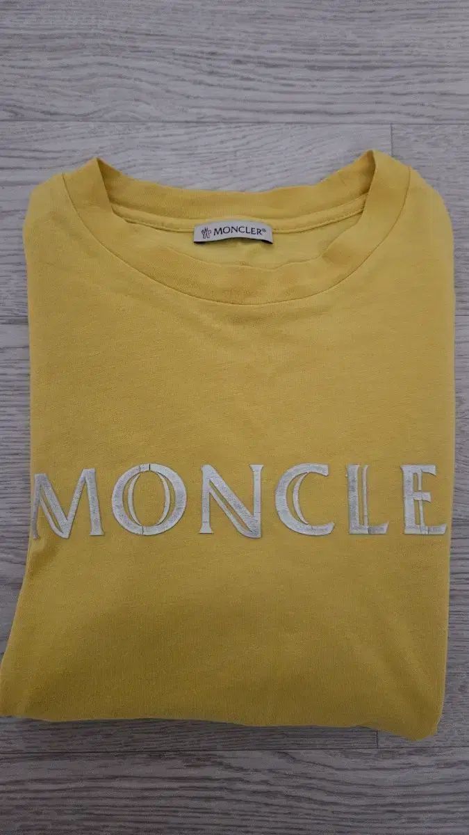 MONCLER(モンクレール) 半袖Tシャツ イエロー