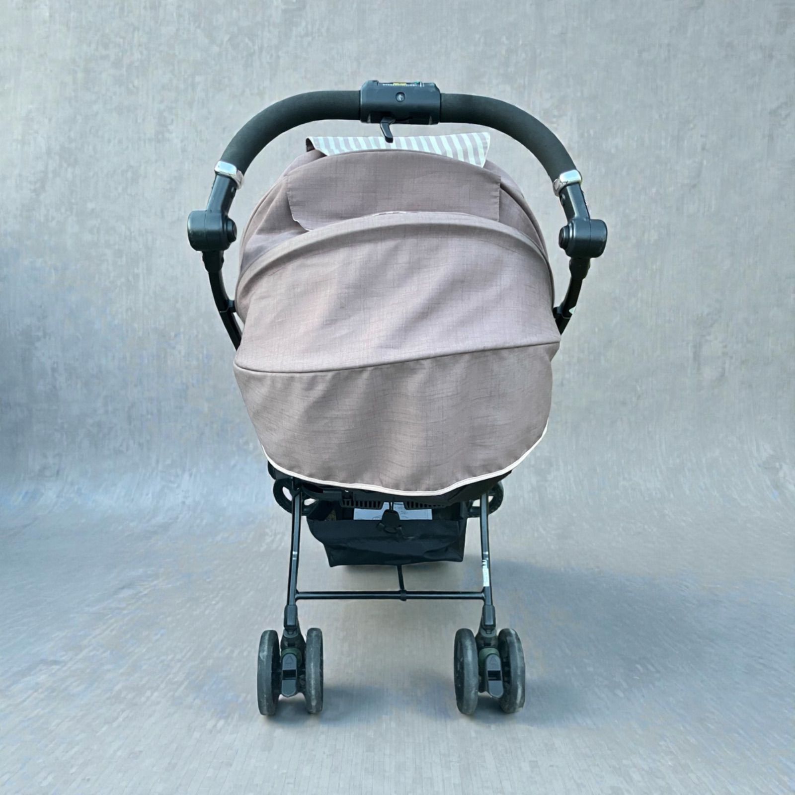 Combi コンビ ベビーカー グレー系】 Combi（コンビ）のベビーカーです
