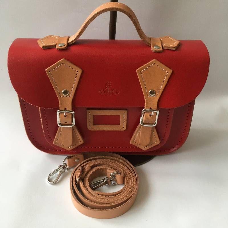 美品 Vivienne Westwoodヴィヴィアンウエストウッド 　レザー　　ショルダー　バッグ