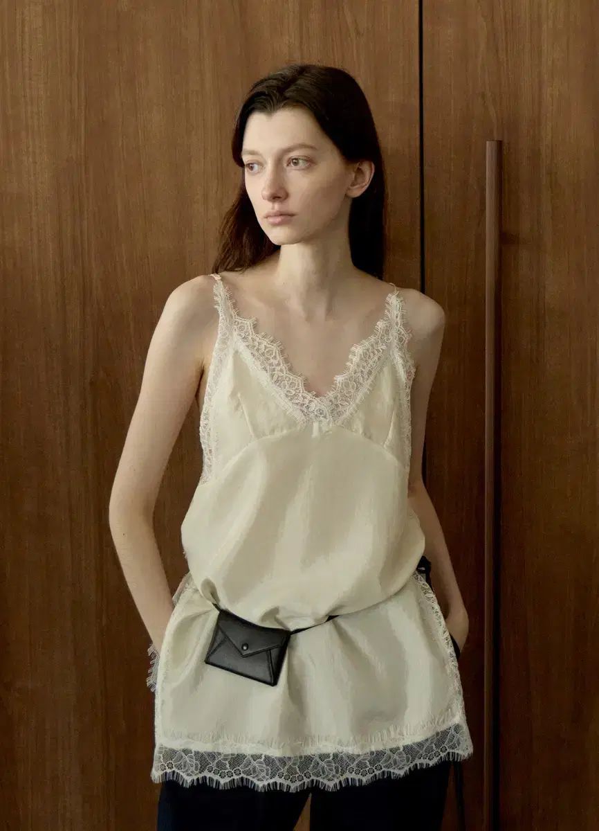 ルバ (LEVAR) Silky Lace Layered Slip Top