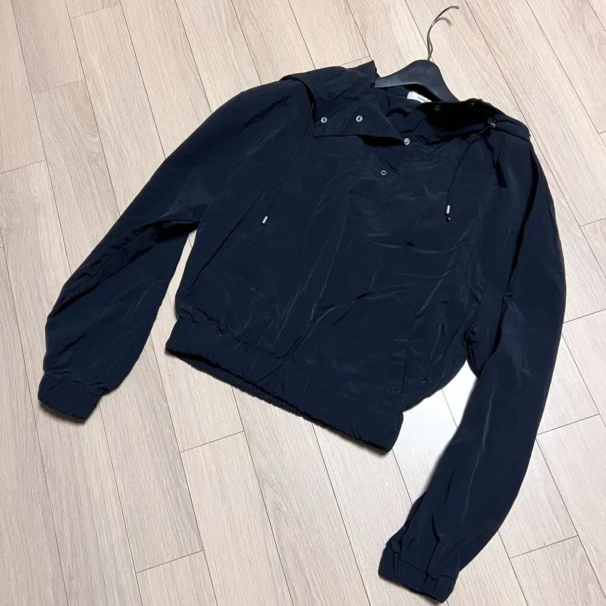 スミス11 シャカシャカ素材 WHO Anorak（アノラック） Tシャツ トップス ブラウス ウィンドブレーカー ブラック 黒