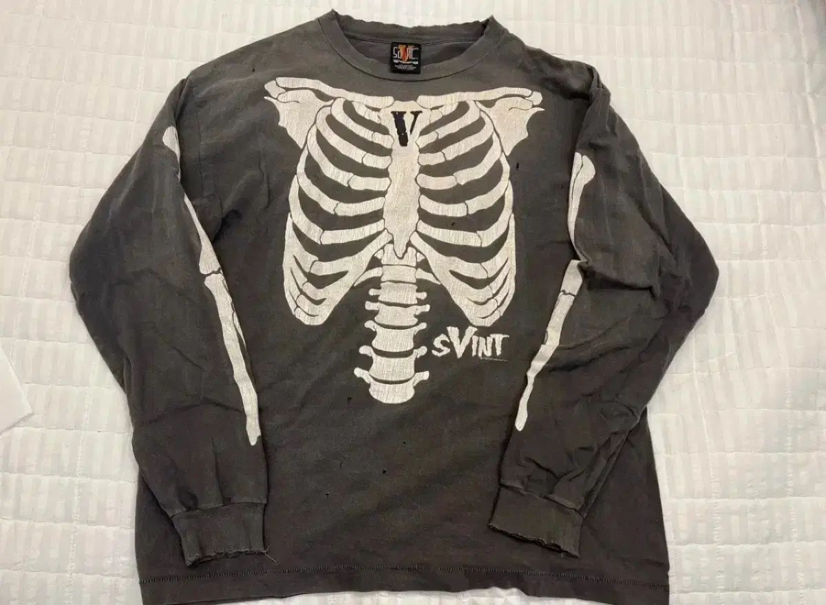 SAINT LUIS VLONE(ヴィーローン) 骨Tシャツ