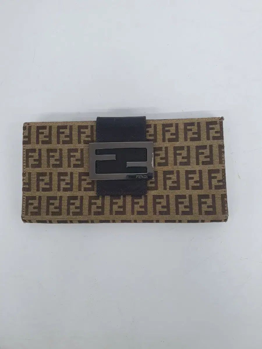 フェンディ 長財布