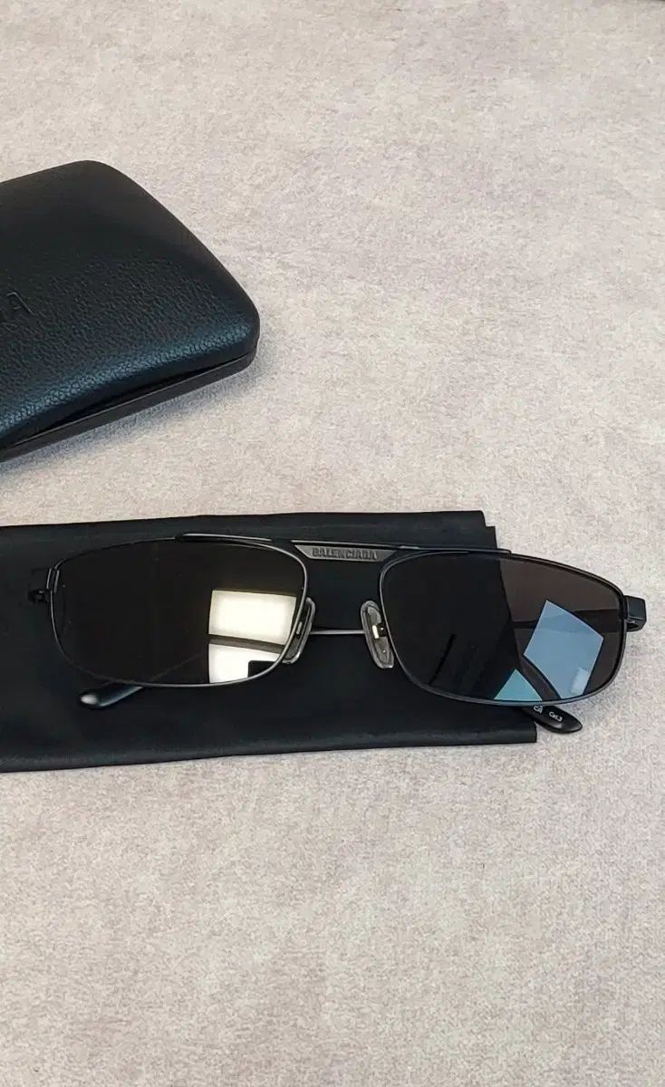 バレンシアガ サングラス ブラック 3 0 新品