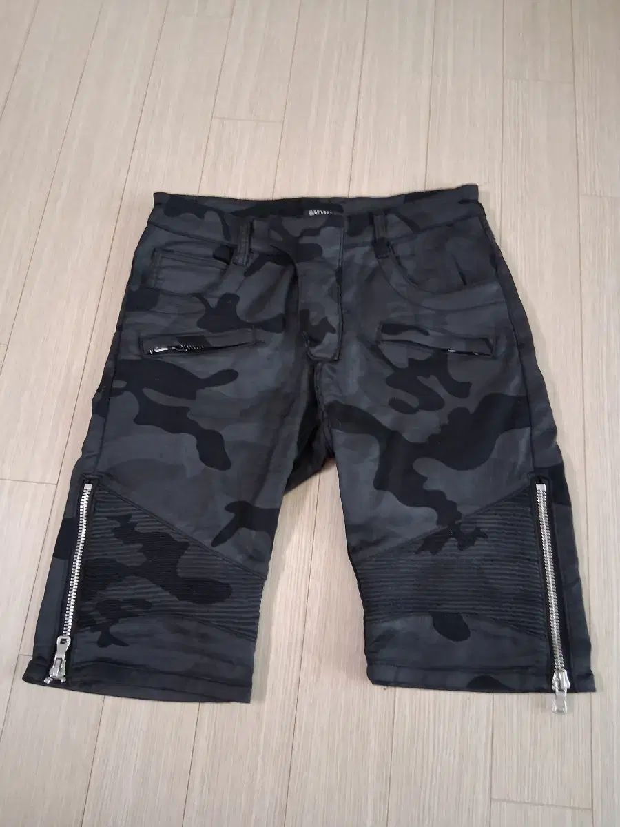 BALMAIN バルマン カモフラージュ ジッパー デザインテープ ハーフパンツ (30)