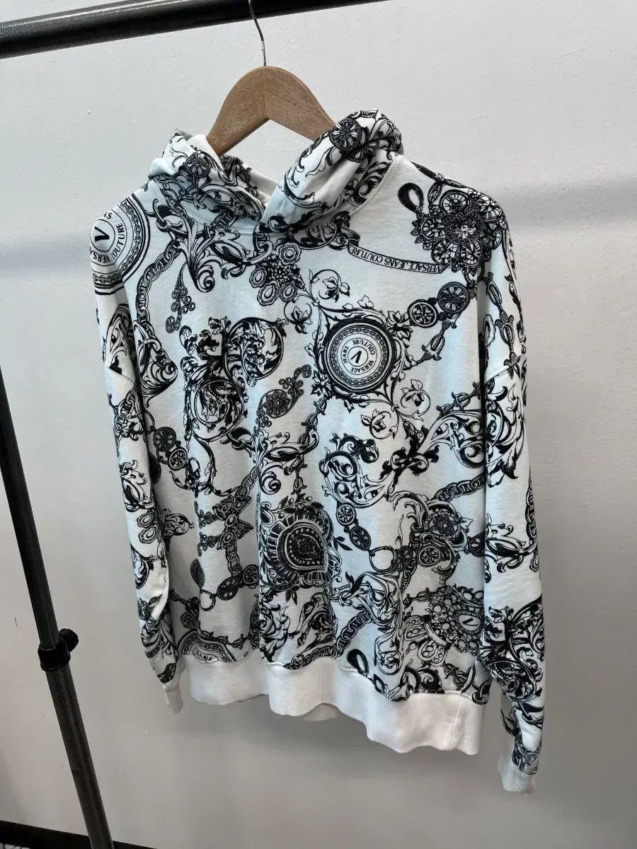 100) Versace バロック ロゴ フーディー