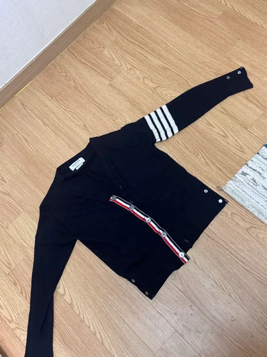 トム・ブラウン カーディガン 出品