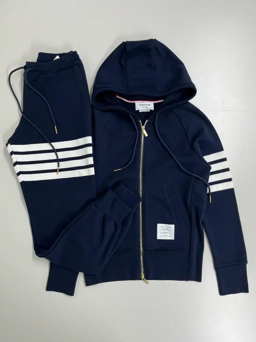 正規品 Thom Browne エンジニアード斜めボーダー袖ストライプ フーデッドジップアップ トレーナー セットアップ