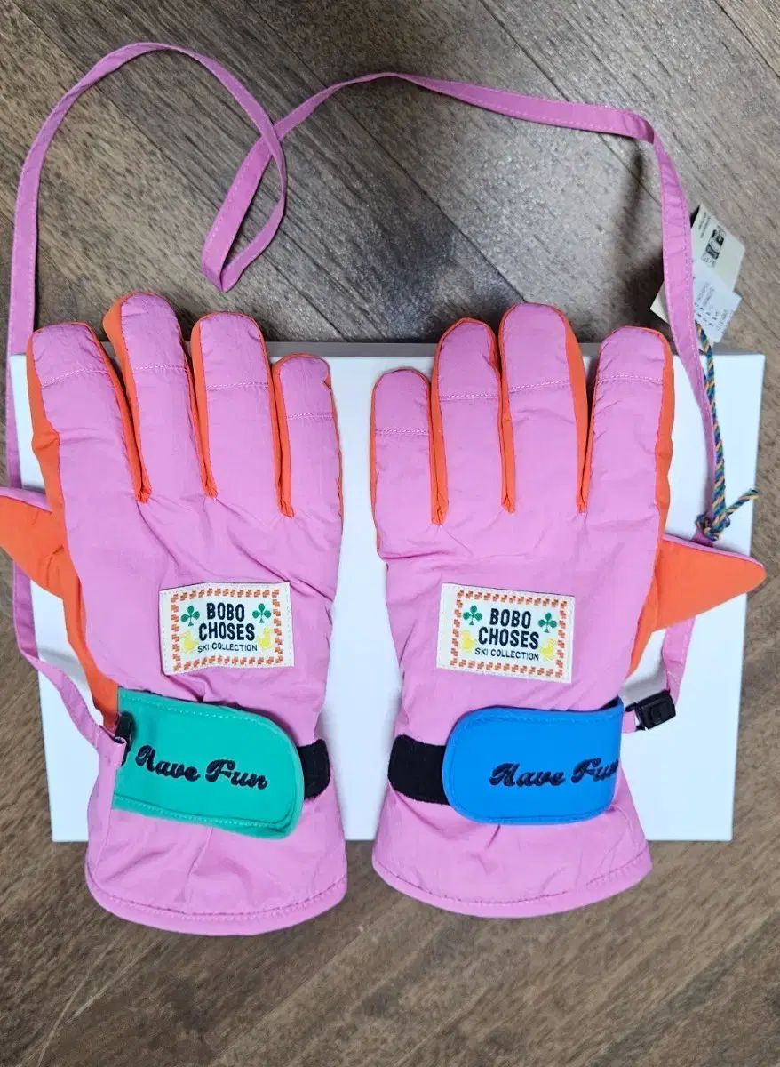 BOBO CHOSES キッズ スキー手袋 (新品)