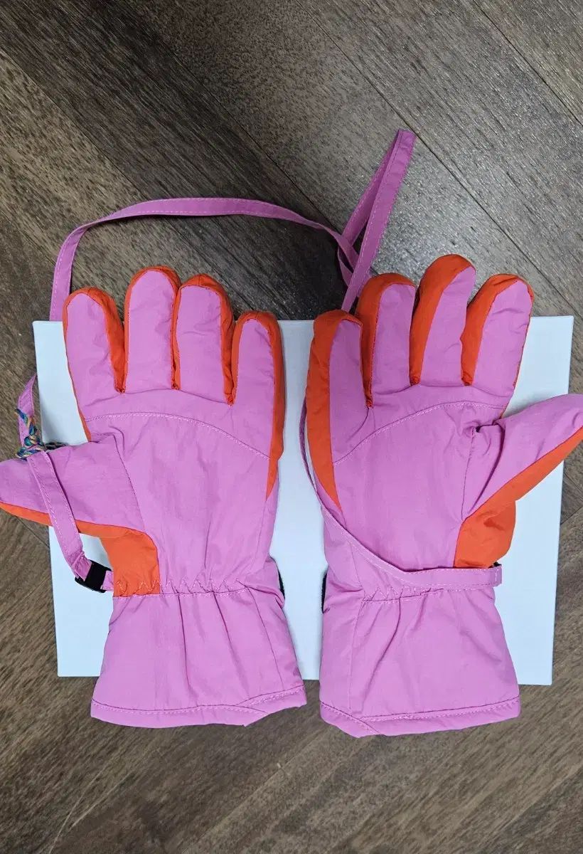 BOBO CHOSES キッズ スキー手袋 (新品) BOBO CHOSES キッズ スキー手袋 (新品)