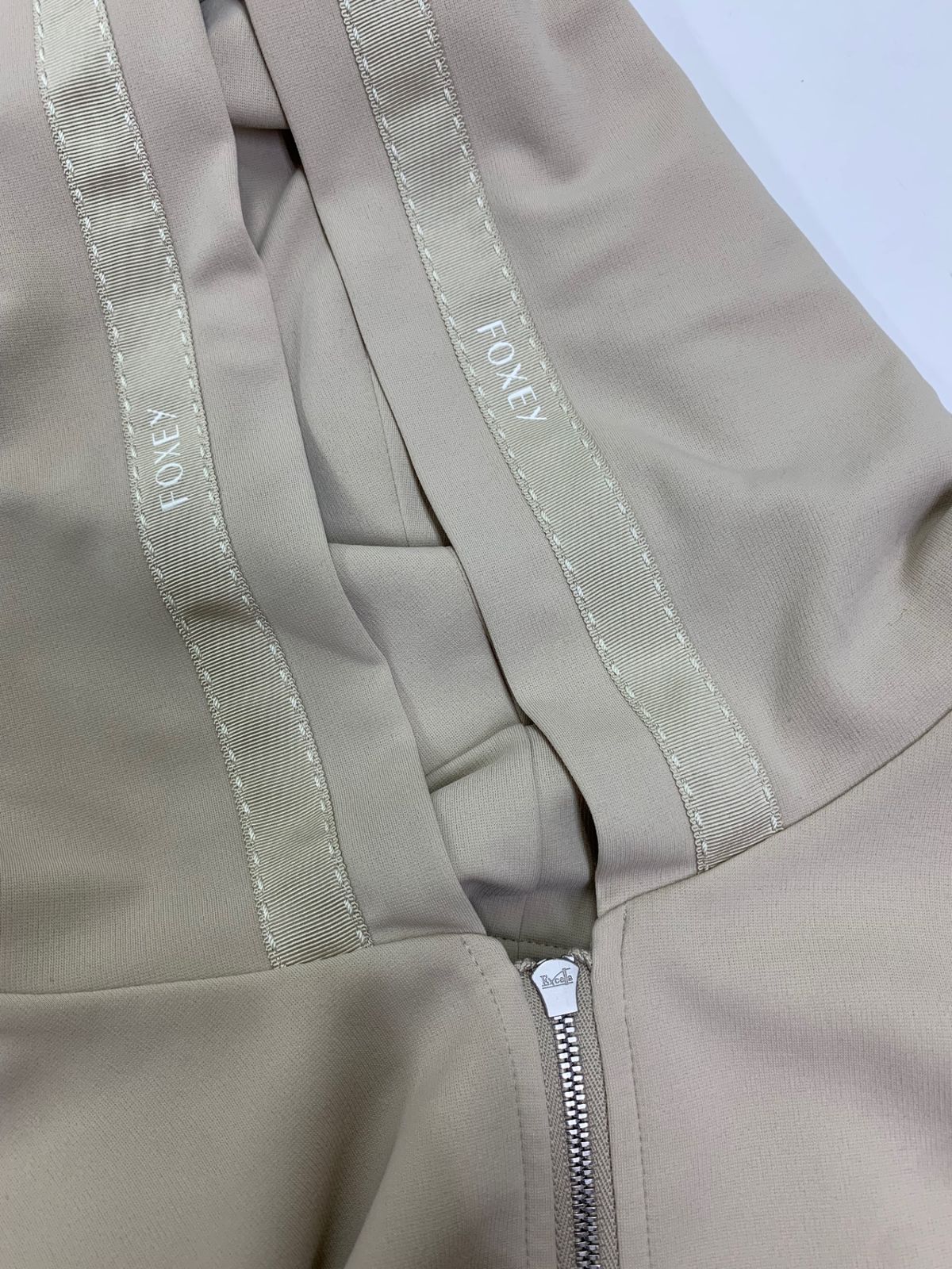 フォクシーニューヨーク Parka Provence 43003 パーカー 40 ベージュ