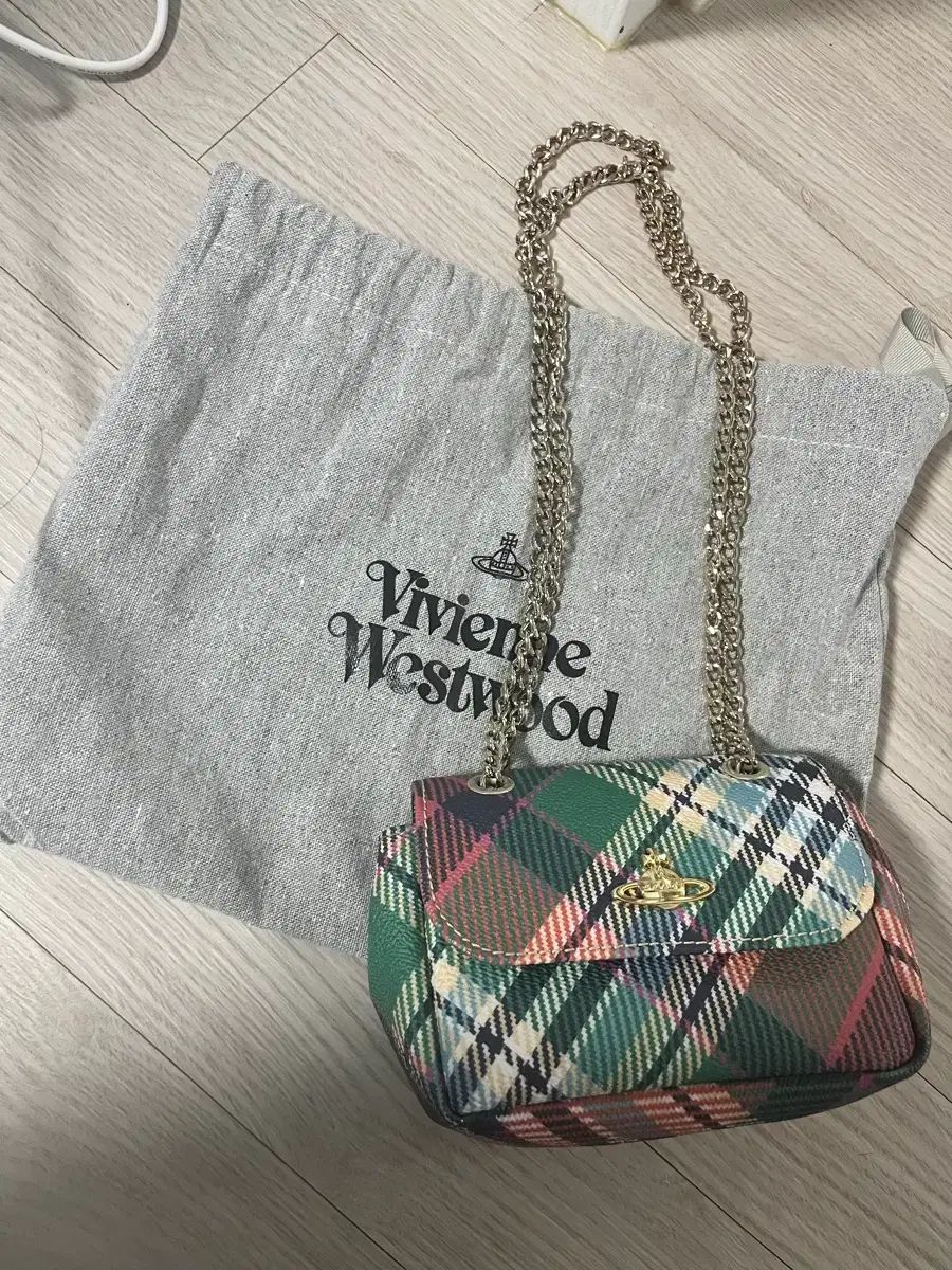 VIVIENNE WESTWOOD ミニチェーンバッグ
