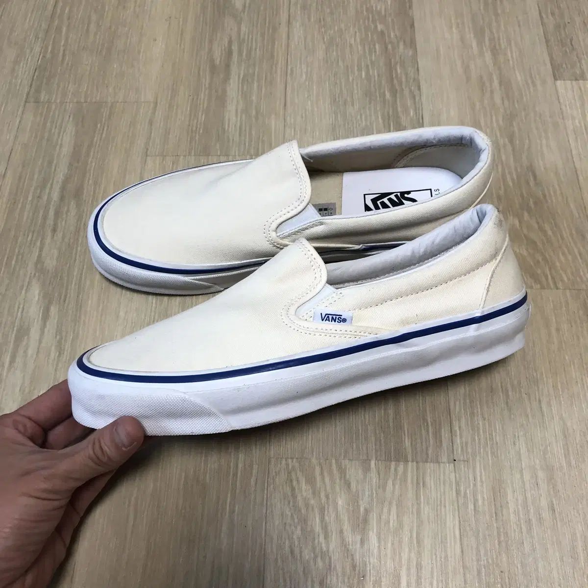 260) ヴァンズ ボルト VANS VAULT 新モデル スリッポン アイボリー