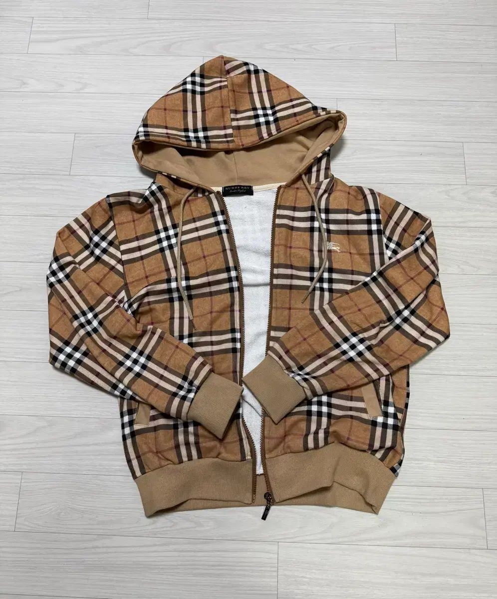 バーバリー フーディー ジップアップ (m) 39,775円