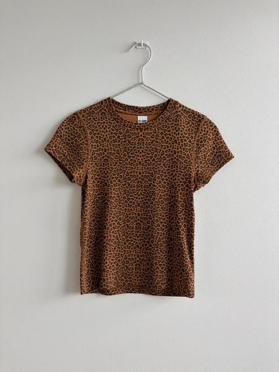 リーダン ヒョウ柄クロップド半袖Tシャツ