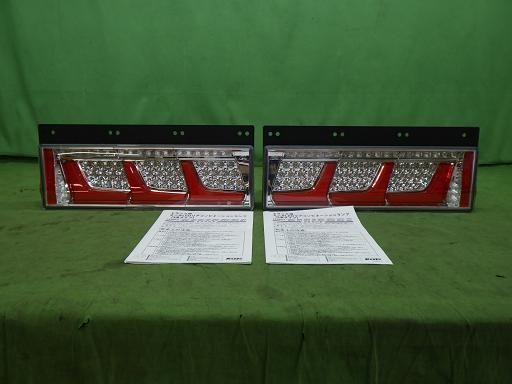 【未使用】小糸 LED 3連テール シーケンシャル 左右