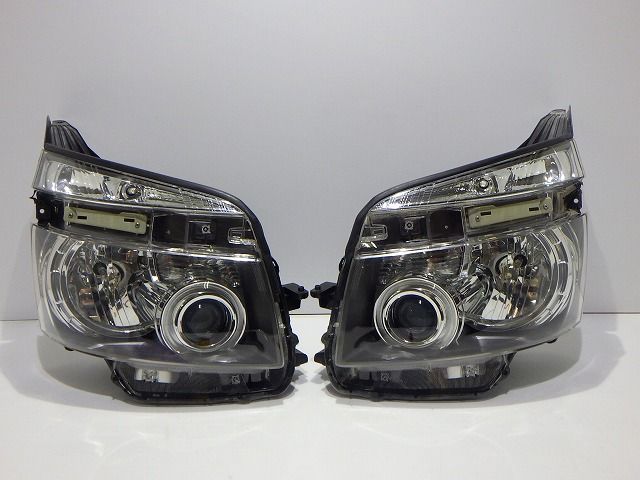 70系 ヴォクシー ヘッドライト左右 HID ZRR70/75 前期 28-203 V8 81185/81145-28B81 コーティング 260530066