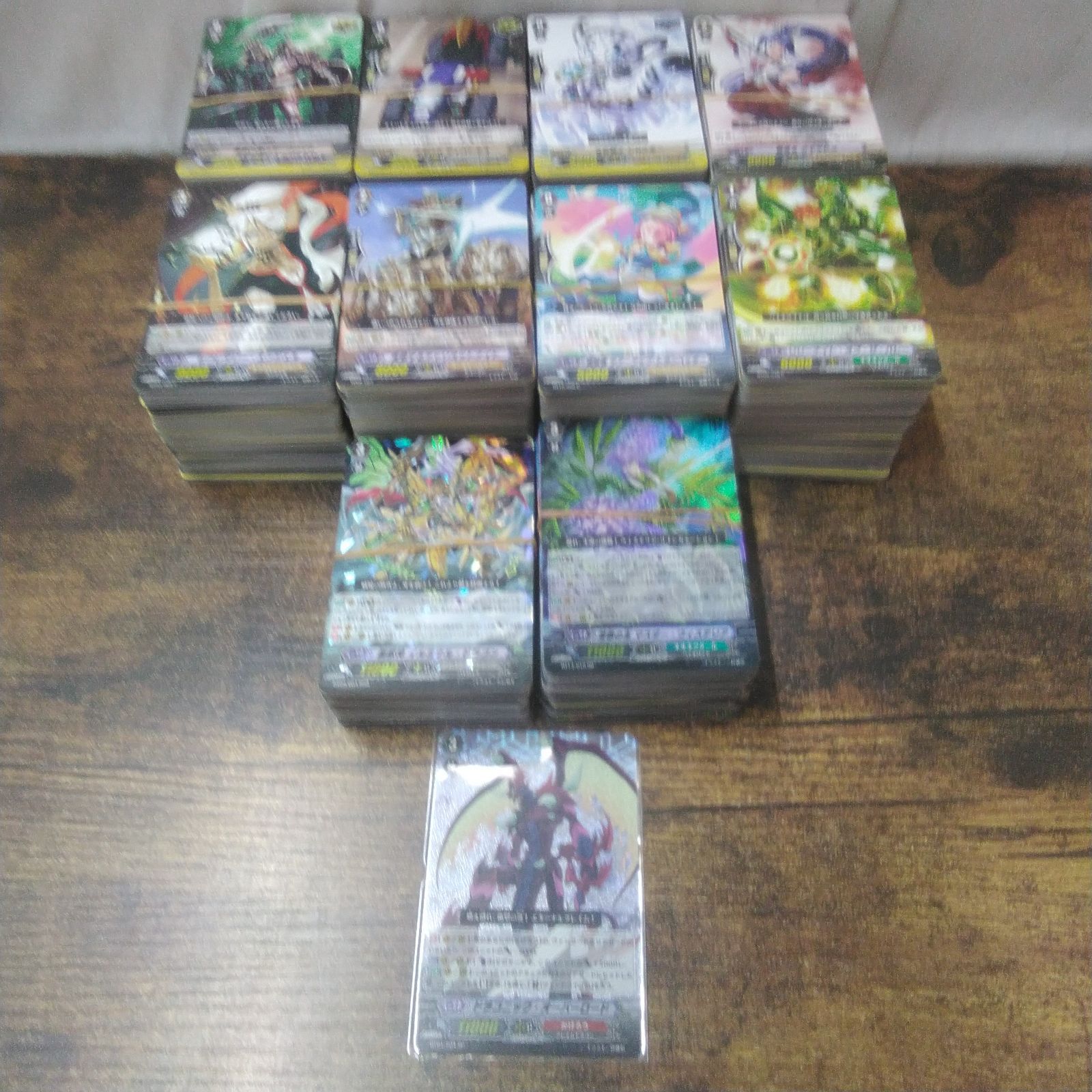 ブシロード カードゲーム ヴァンガード 初期モデル ドラゴニック・オーバーロード(BT01/S04 SP)、普通カード1.9kg、光物カード0.3kg 長期保管品 X971