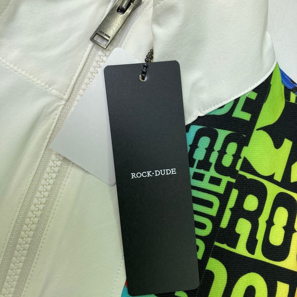 サイズ：2 ROCK DUDE ロックデュード  ジップジャケット ロゴ 総柄 ホワイト系 [240101705452] ゴルフウェア レディース ストスト サイズ：2 ROCK DUDE ロックデュード ジップジャケット ロゴ 総柄