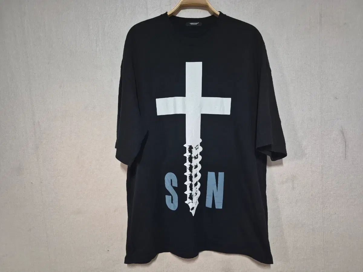 アンダーカバー 十字架 プリンティング 半袖 Tシャツ ブラック 5