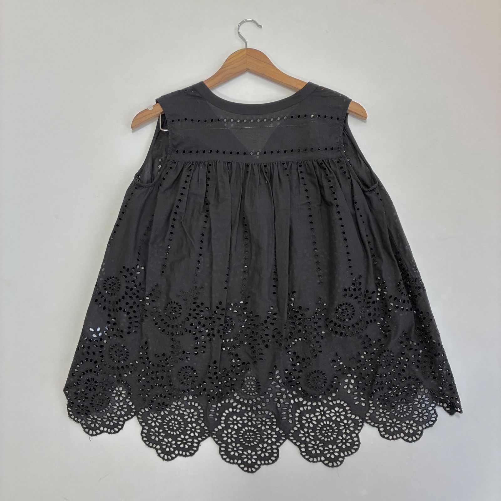 ne Quittez pas ヌキテパ☆カットワーク刺繍 ノースリーブブラウス