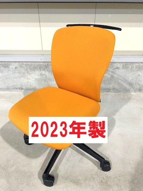 【東京都限定送料2200円も可】.オカムラ　スラートチェア　ローバック　肘無　ハンガー付き　オレンジ　オフィスチェア　事務イス　デスクチェア